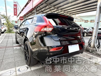 2016年式 Volvo V40 T3 豪華版 原鈑件 僅跑5萬公里 記憶電動座椅 自動停車 魅力十足 瑞典小坦克