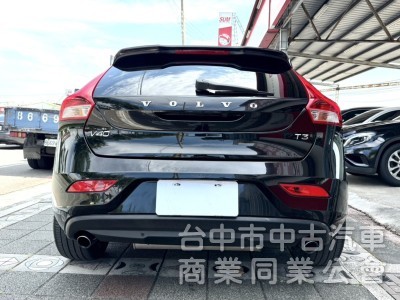2016年式 Volvo V40 T3 豪華版 原鈑件 僅跑5萬公里 記憶電動座椅 自動停車 魅力十足 瑞典小坦克