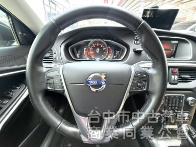 2016年式 Volvo V40 T3 豪華版 原鈑件 僅跑5萬公里 記憶電動座椅 自動停車 魅力十足 瑞典小坦克