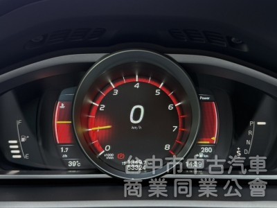 2016年式 Volvo V40 T3 豪華版 原鈑件 僅跑5萬公里 記憶電動座椅 自動停車 魅力十足 瑞典小坦克