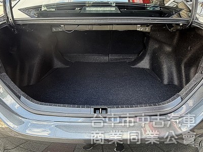 2018年 Toyota Altis 1.8 尊爵版 原鈑件 恆溫 I-Key 定速 盲點 最保值妥善率高的國民房車