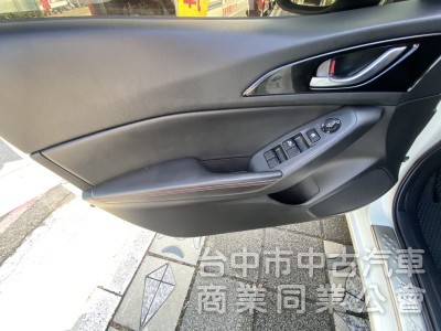 2016年式 Mazda 3 5D 頂級型 2.0 原鈑件 電動天窗 恆溫 換檔撥片 日本原裝進口 帥氣代步車首選