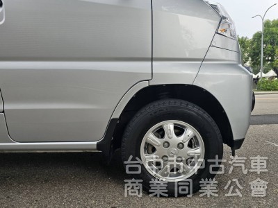 2022年 菱利 A180 廂車(自排) 8人座 原鈑件 里程4萬 加裝車頂置放架 空間大 家庭出遊 公司用車都適宜