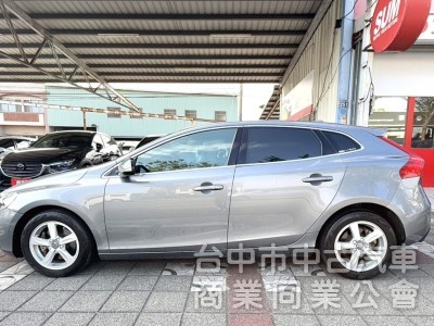 2015年 VOLVO V40 T4 1.6 豪華版 雙區恆溫 渦輪增壓 自動停車 電動座椅 北歐經典質感掀背小車