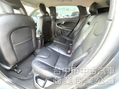 2015年 VOLVO V40 T4 1.6 豪華版 雙區恆溫 渦輪增壓 自動停車 電動座椅 北歐經典質感掀背小車