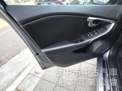 2015年 VOLVO V40 T4 1.6 豪華版 雙區恆溫 渦輪增壓 自動停車 電動座椅 北歐經典質感掀背小車