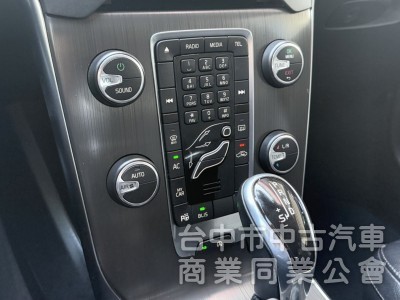 2015年 VOLVO V40 T4 1.6 豪華版 雙區恆溫 渦輪增壓 自動停車 電動座椅 北歐經典質感掀背小車