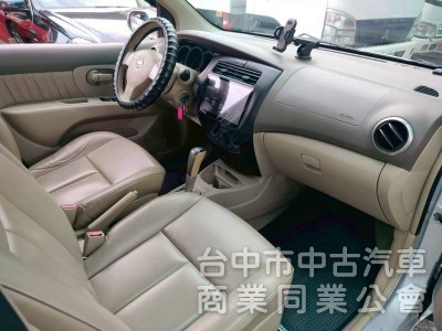 日產LIVINA樂薇娜1.6小休旅