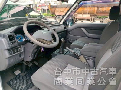13中華得利卡八人座箱車手排2.4cc