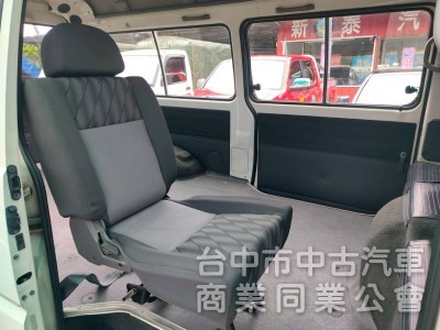 13中華得利卡八人座箱車手排2.4cc