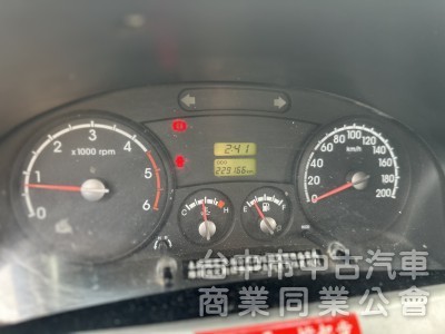 2015卡旺雙廂柴油貨車