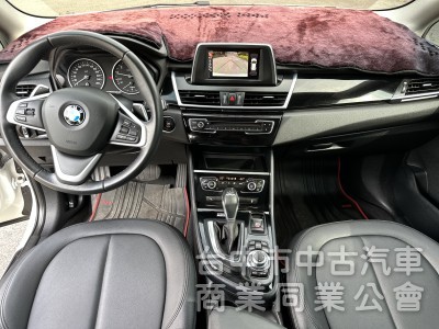 2016BMW220i 五門天窗一手車低里程無重大事故