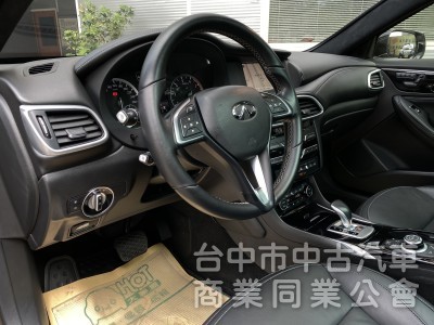 2017 Infiniti Q30 1.6t風尚版　一手車／原廠保養／原鈑件／雙前電動記憶座椅／導航／全景玻璃天窗