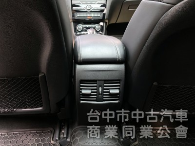 2017 Infiniti Q30 1.6t風尚版　一手車／原廠保養／原鈑件／雙前電動記憶座椅／導航／全景玻璃天窗