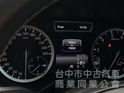 2017 Infiniti Q30 1.6t風尚版　一手車／原廠保養／原鈑件／雙前電動記憶座椅／導航／全景玻璃天窗