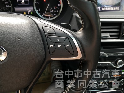 2017 Infiniti Q30 1.6t風尚版　一手車／原廠保養／原鈑件／雙前電動記憶座椅／導航／全景玻璃天窗