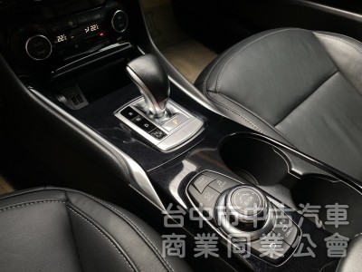 2017 Infiniti Q30 1.6t風尚版　一手車／原廠保養／原鈑件／雙前電動記憶座椅／導航／全景玻璃天窗