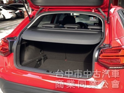 2018 Audi Q2 35 TFSI Luxury　升級carplay／車況佳／第三方認證／原鈑件