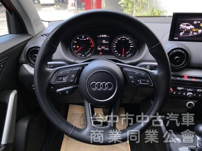 2018 Audi Q2 35 TFSI Luxury　升級carplay／車況佳／第三方認證／原鈑件