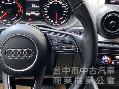 2018 Audi Q2 35 TFSI Luxury　升級carplay／車況佳／第三方認證／原鈑件