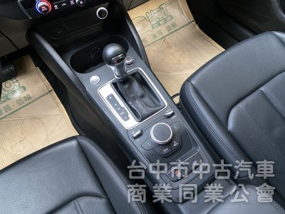 2018 Audi Q2 35 TFSI Luxury　升級carplay／車況佳／第三方認證／原鈑件