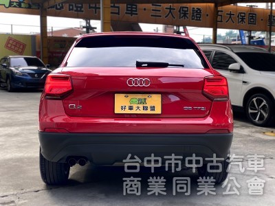 2018 Audi Q2 35 TFSI Luxury　升級carplay／車況佳／第三方認證／原鈑件