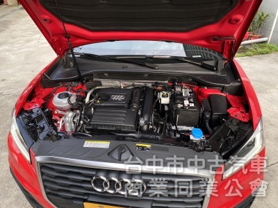 2018 Audi Q2 35 TFSI Luxury　升級carplay／車況佳／第三方認證／原鈑件