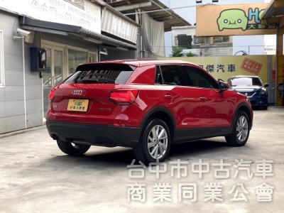 2018 Audi Q2 35 TFSI Luxury　升級carplay／車況佳／第三方認證／原鈑件
