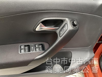 2015 Volkswagen Polo 1.6 HL　原鈑件/原廠保養/實用代步小車/棕色