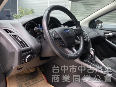 2017 Ford Focus 5D EcoBoost 180汽油頂級運動型　原廠保養／原鈑件／低里程／超香！！