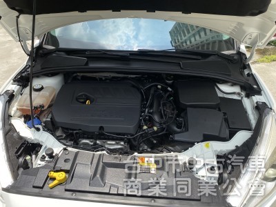 2017 Ford Focus 5D EcoBoost 180汽油頂級運動型　原廠保養／原鈑件／低里程／超香！！