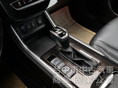 2022 Luxgen URX 7人 全景樂活版　原廠斜坡板／全景天窗／ACC／環景／腳踢尾門／抬顯／出遊福祉輪椅