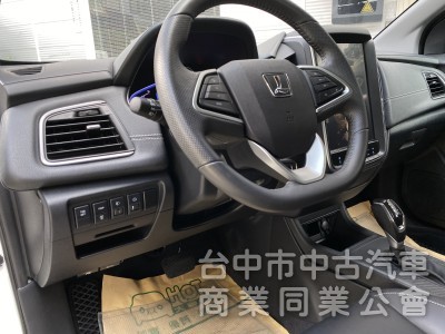 2019 Luxgen U5 智行版 1.6　一手車原鈑件／超低里程／內裝超美／360環景／倒車顯影／超級實惠