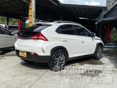 2019 Luxgen U5 智行版 1.6　一手車原鈑件／超低里程／內裝超美／360環景／倒車顯影／超級實惠