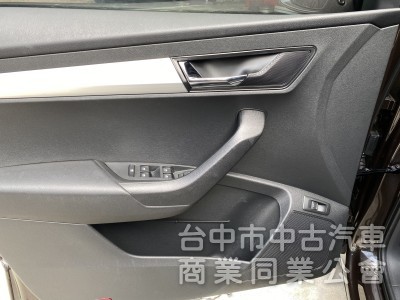 2018 Skoda Karoq 1.5 TSI 菁英版　carplay／原鈑件／原廠保養／ACC／Ikey摸門／電尾