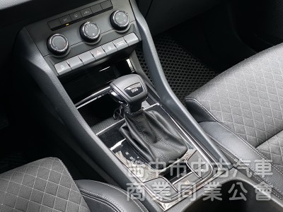 2018 Skoda Karoq 1.5 TSI 菁英版　carplay／原鈑件／原廠保養／ACC／Ikey摸門／電尾