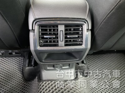 2018 Skoda Karoq 1.5 TSI 菁英版　carplay／原鈑件／原廠保養／ACC／Ikey摸門／電尾