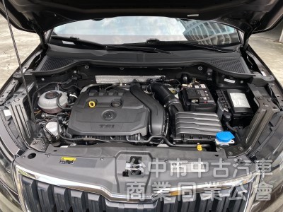2018 Skoda Karoq 1.5 TSI 菁英版　carplay／原鈑件／原廠保養／ACC／Ikey摸門／電尾