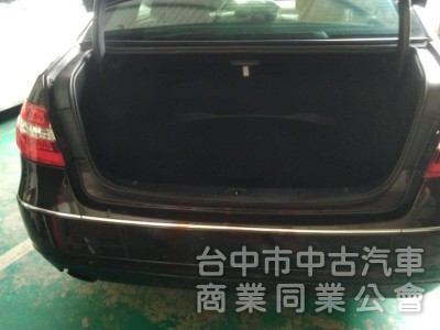 拼俗價  BENZ E200  2011年式  最受歡迎 優質美車 ....                      