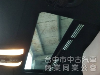 拼俗價  BENZ E200  2011年式  最受歡迎 優質美車 ....                      