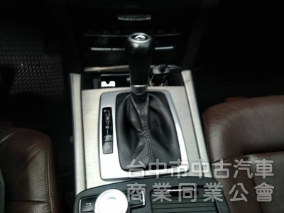 拼俗價  BENZ E200  2011年式  最受歡迎 優質美車 ....                      
