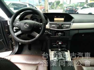 拼俗價  BENZ E200  2011年式  最受歡迎 優質美車 ....                      