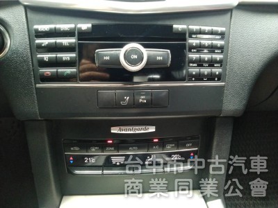 拼俗價  BENZ E200  2011年式  最受歡迎 優質美車 ....                      