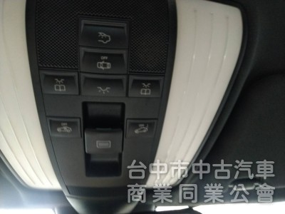 拼俗價  BENZ E200  2011年式  最受歡迎 優質美車 ....                      