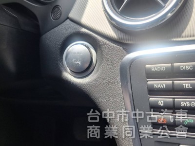 拼俗價  BENZ GLA250  2016年式  最受歡迎 SUV優質美車 ....                 