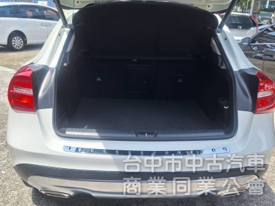 拼俗價  BENZ GLA250  2016年式  最受歡迎 SUV優質美車 ....                 