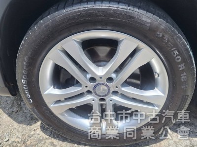 拼俗價  BENZ GLA250  2016年式  最受歡迎 SUV優質美車 ....                 