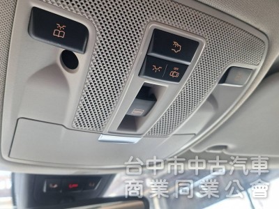 拼俗價  BENZ GLA250  2016年式  最受歡迎 SUV優質美車 ....                 