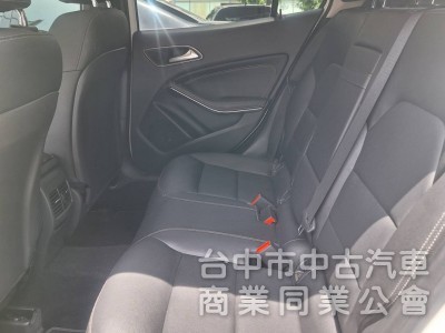 拼俗價  BENZ GLA250  2016年式  最受歡迎 SUV優質美車 ....                 