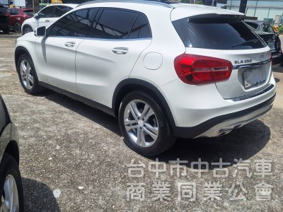 拼俗價  BENZ GLA250  2016年式  最受歡迎 SUV優質美車 ....                 